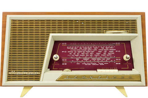 Radio Mambo modernisée en enceinte Bluetooth par Charlestine