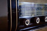 Radio Bluetooth "ASCRE Isogyre 64" des années 1953 restaurée à la main par Charlestine photo vu du côté droit.