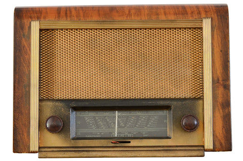 Radio ancienne Manufrance S2 1948 restaurée et connectée en Bluetooth par Charlestine