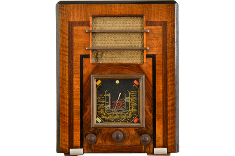 Radio Bluetooth "RSE" des années 1935 restaurée à la main par Charlestine, savoir faire d'ébéniste photo détourée. 