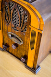 Radio Bluetooth "SONORA F2" des années 1930 restaurée à la main par Charlestine photo de côté gauche.