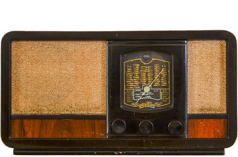 Radio Bluetooth "Ténor TLA" des années 1938 restaurée à la main par Charlestine photo détourée.
