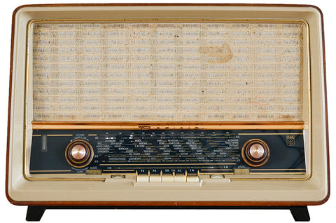 Radio Bluetooth "RADIOLA RA568A" des années 1958 restaurée à la main par Charlestine photo détourée.