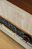 Radio Bluetooth "RADIOLA RA568A" des années 1958 restaurée à la main par Charlestine photo du côté gauche.
