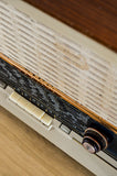 Radio Bluetooth "RADIOLA RA568A" des années 1958 restaurée à la main par Charlestine photo du côté gauche.